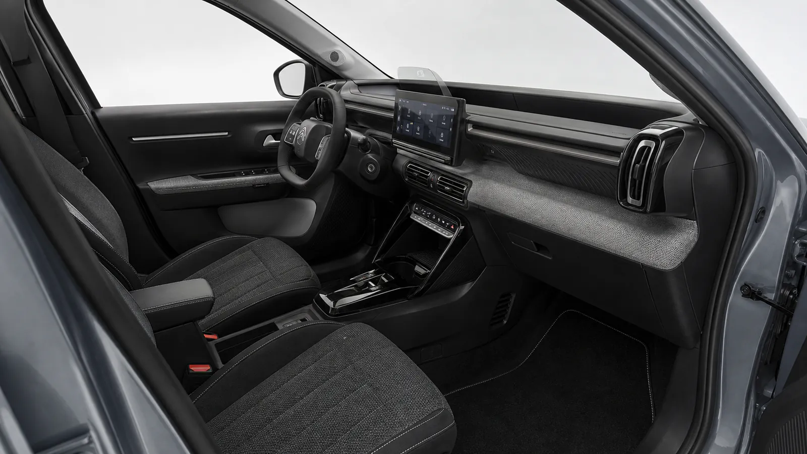 Plancia Citroën C3 Plus Hybrid 110 con touchscreen da 10,25 pollici