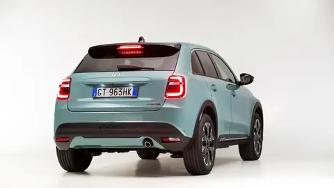 Vista posteriore tre quarti Fiat 600 Hybrid Verde Mare