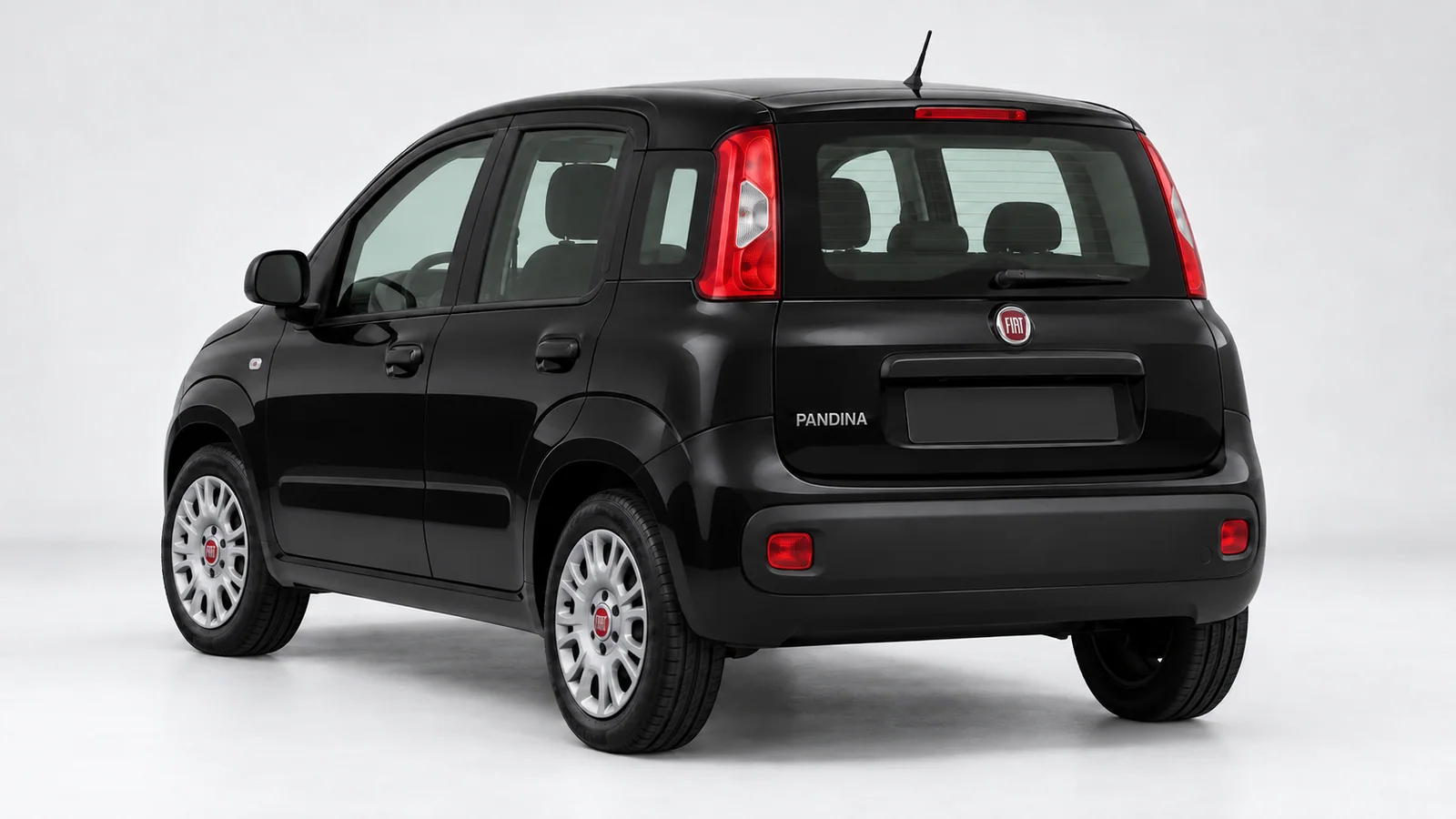 Fiat Pandina ICON Hybrid 5 posti, Nero: vista posteriore a tre quarti