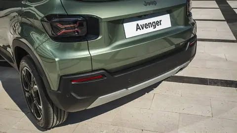 Vista posteriore Nuova Jeep Avenger Forest