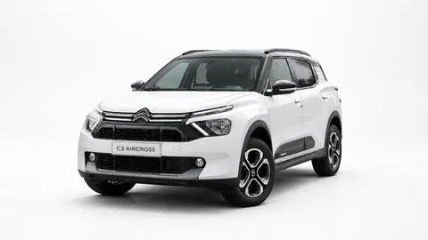 Citroën C3 Aircross Plus Polar White, vista anteriore tre quarti