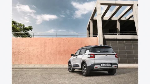 Citroën C3 Aircross Plus Polar White, vista posteriore tre quarti
