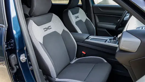 Dacia Bigster Journey Blu Indigo, abitacolo e sedili