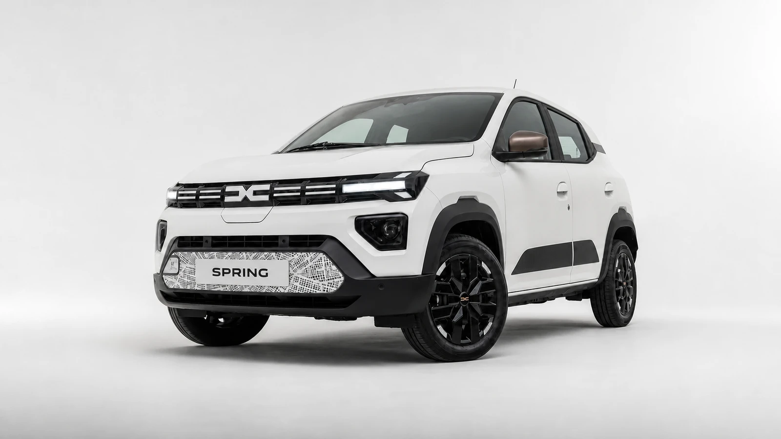 Dacia Spring Extreme Bianco Kaolin, vista anteriore tre quarti