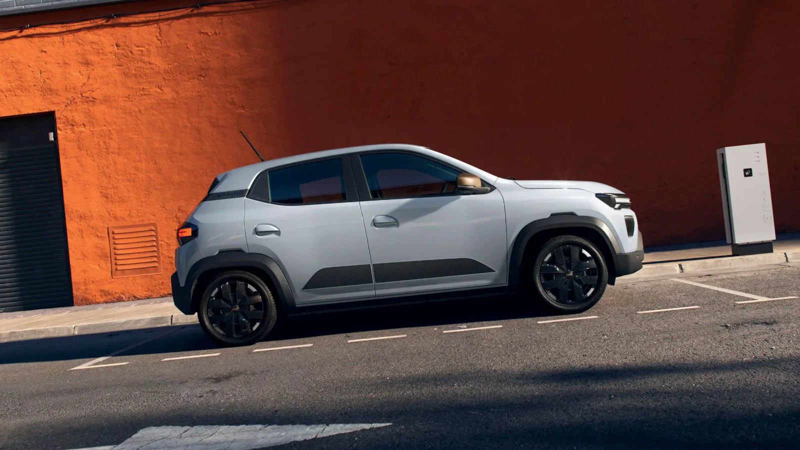 Dacia Spring Extreme Bianco Kaolin, vista laterale