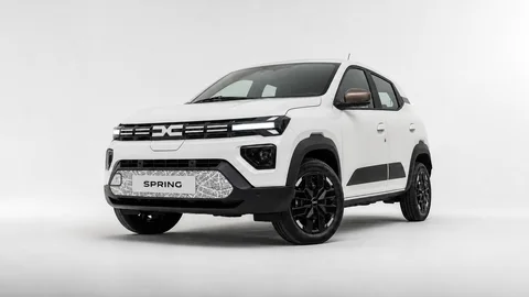 Dacia Spring Extreme Bianco Kaolin, vista anteriore tre quarti