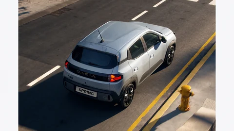 Dacia Spring Extreme Bianco Kaolin, vista posteriore tre quarti