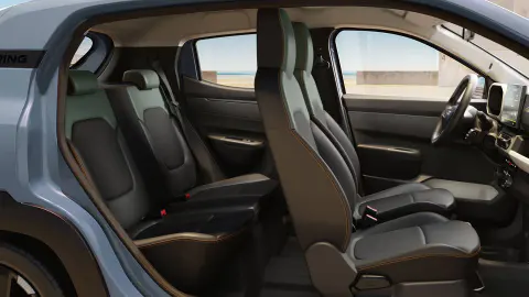 Dacia Spring Extreme Bianco Kaolin, abitacolo e sedili