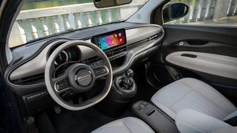 Nuova Fiat 500 Hybrid Pop Celestial Blue, plancia e infotainment