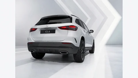 Mercedes-Benz GLA GLA 180 Bianco polare, vista posteriore tre quarti