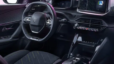 Peugeot 2008 Allure Grigio Selenium, plancia e infotainment