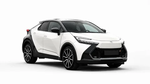 Toyota C-HR Active Super White, vista anteriore tre quarti