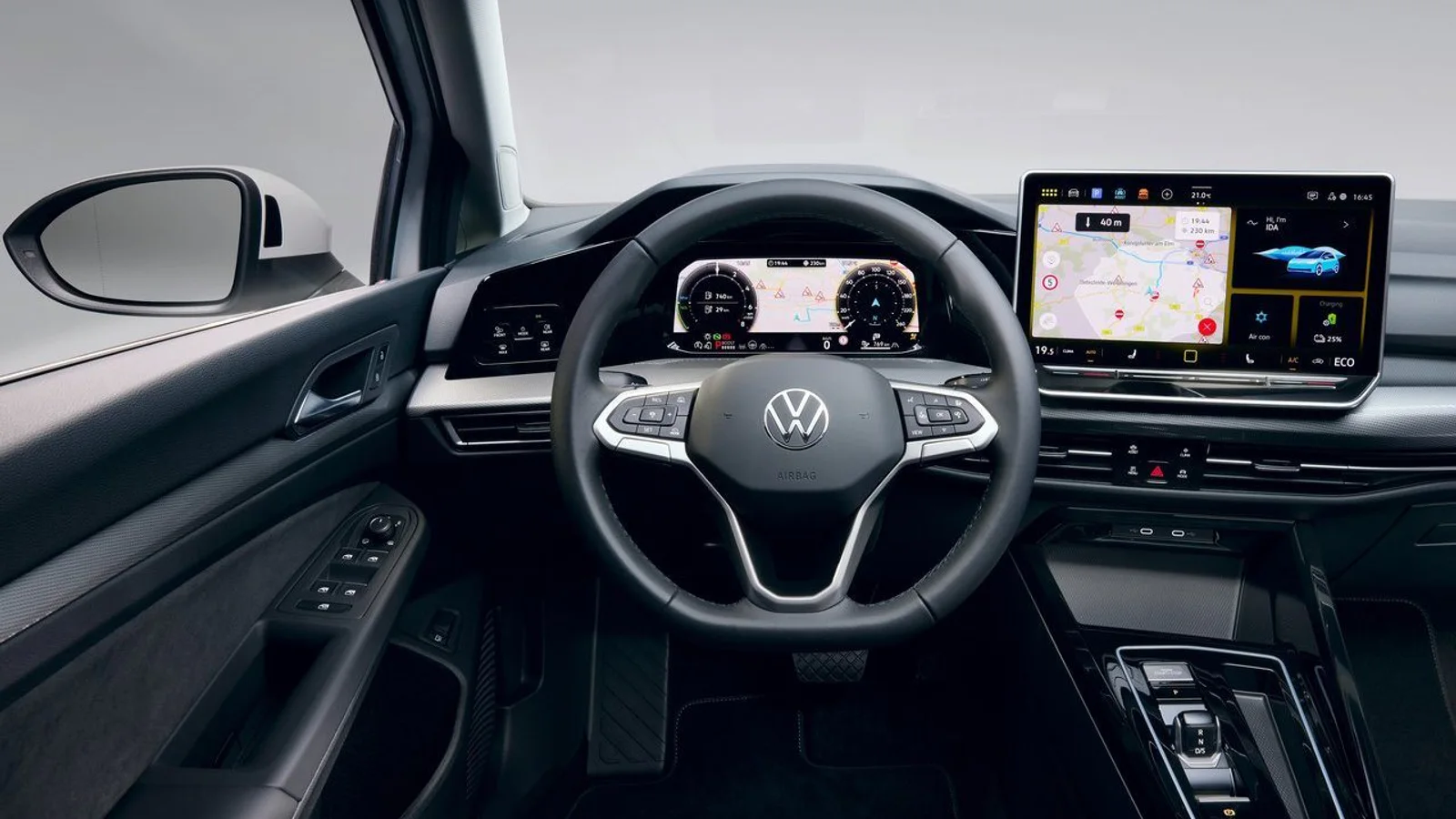 Volkswagen Golf Life Pure White, plancia e infotainment