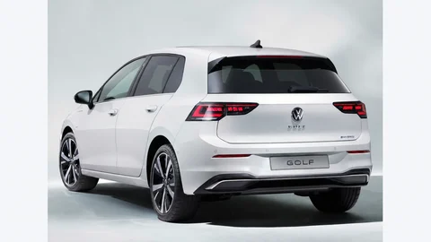 Volkswagen Golf Life Pure White, vista posteriore tre quarti