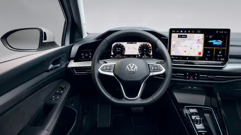 Volkswagen Golf Life Pure White, plancia e infotainment