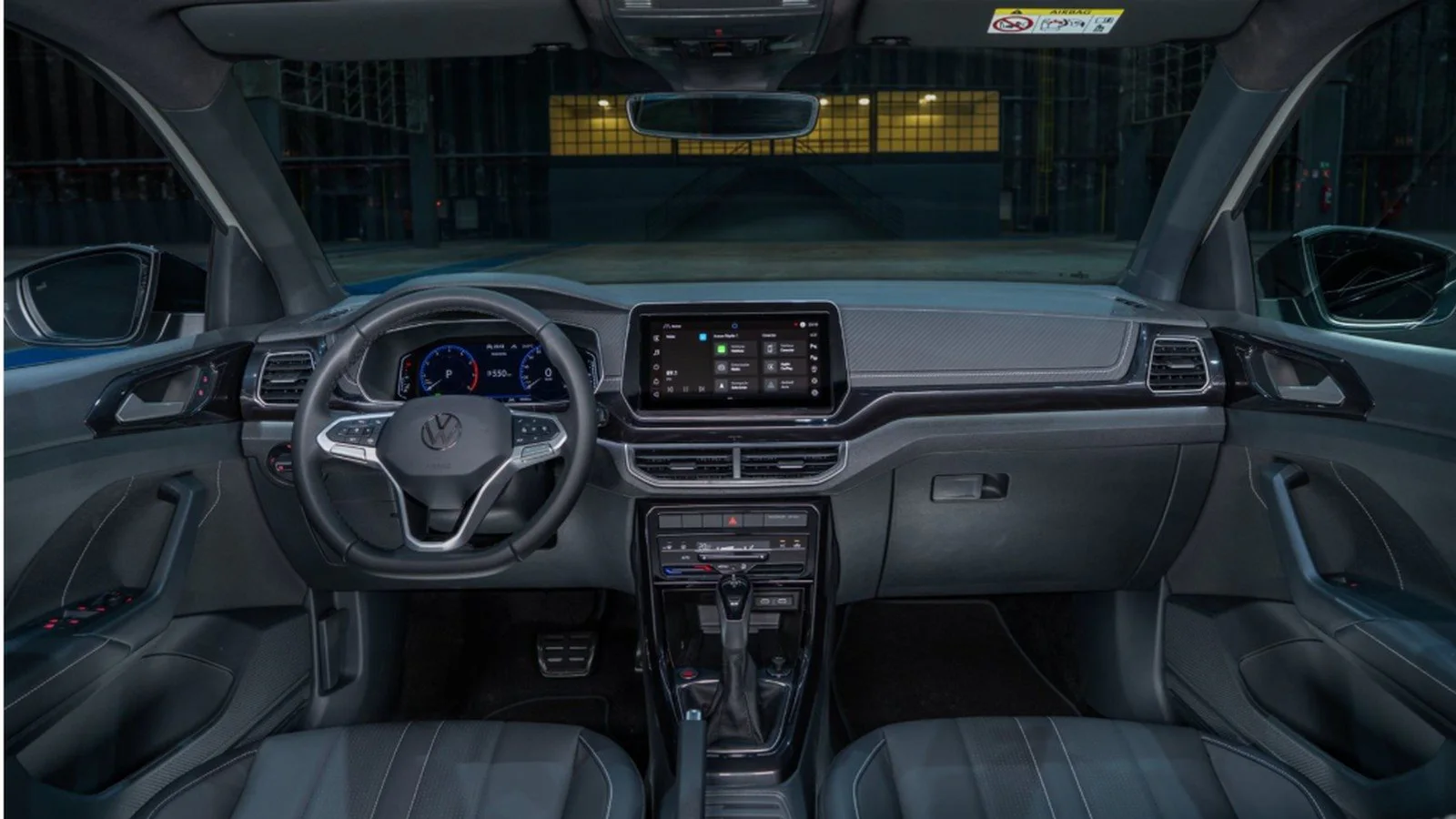 Volkswagen T-Cross Edition Plus Pure White, plancia e infotainment