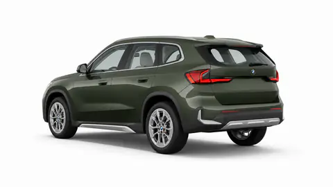 BMW X1 sDrive18i Cape York Green, vista posteriore tre quarti