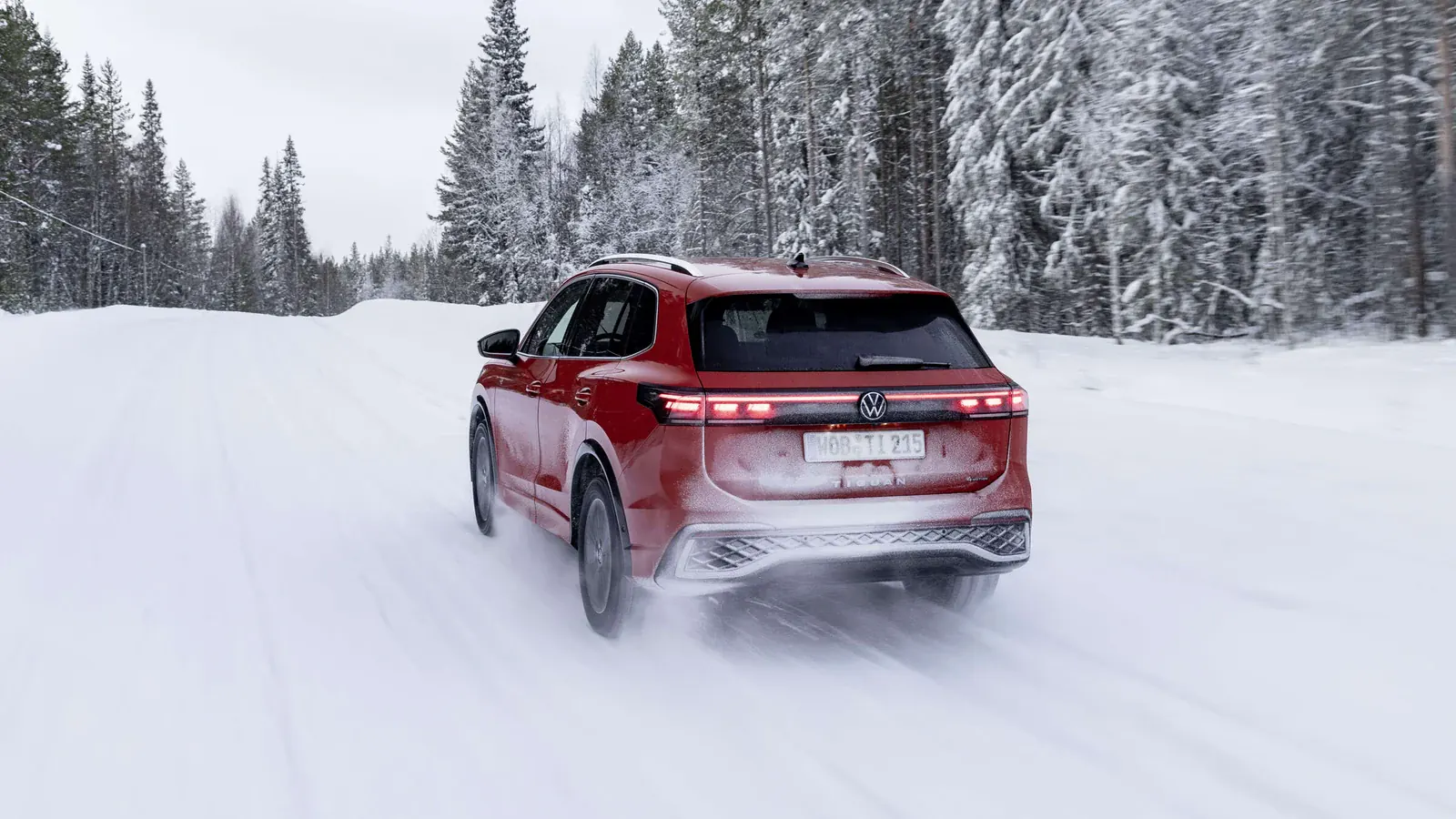 Nuova Tiguan Life Persimmon Red, vista laterale