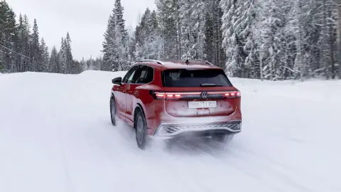 Nuova Tiguan Life Persimmon Red, vista laterale