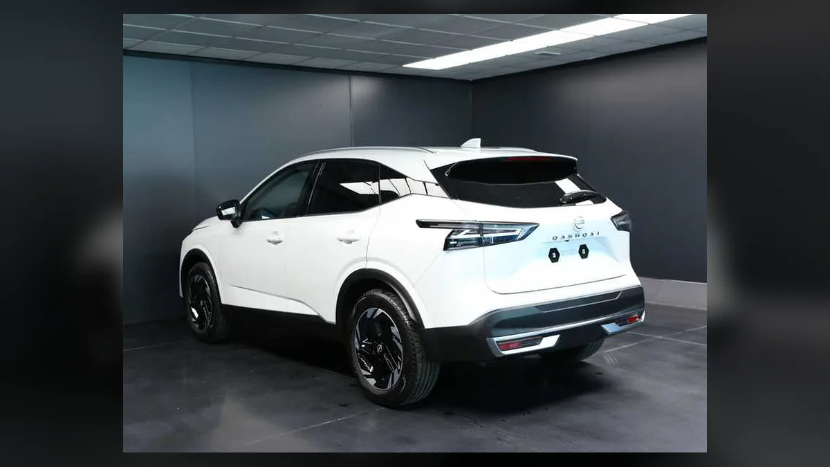 Nissan Qashqai N-Connecta White Pearl vista posteriore