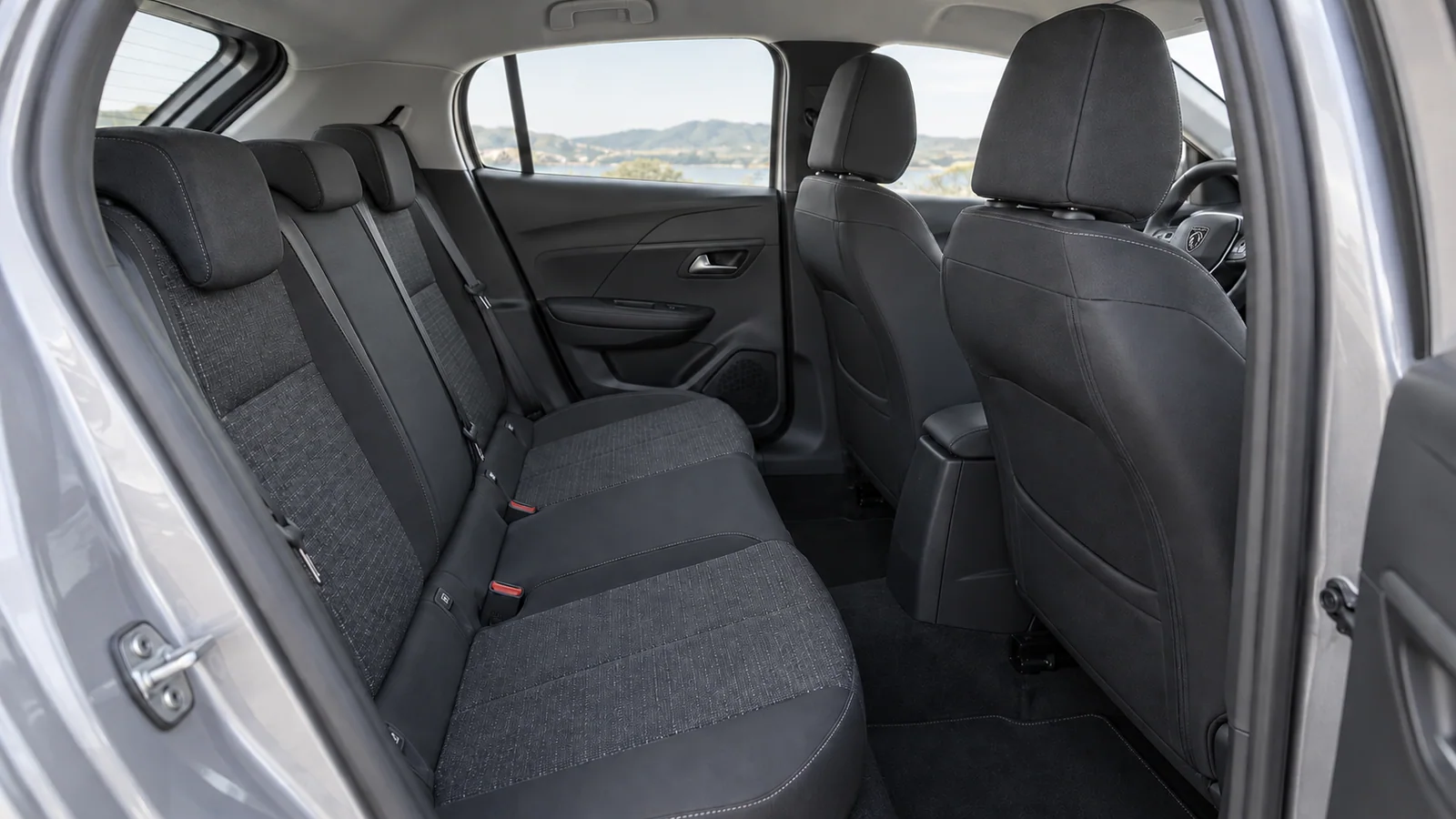 Peugeot 208 Allure 100 CV, Grigio Artense: sedili dell'abitacolo