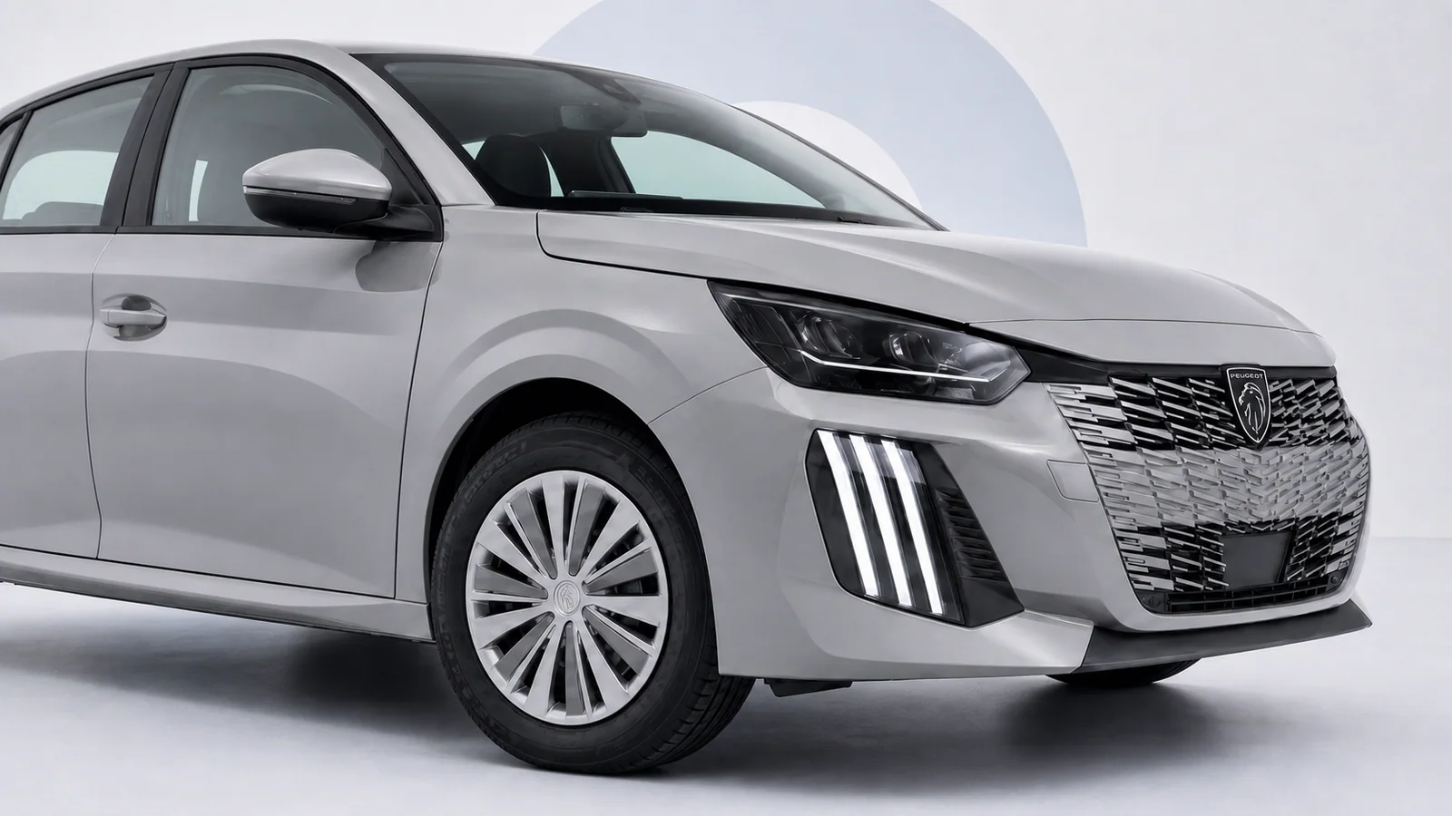 Dettaglio Peugeot 208 Style Grigio Artense con copricerchio Monti e firma luminosa LED