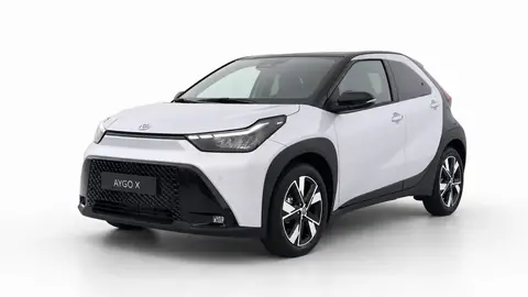 Vista anteriore Toyota Aygo X Icon Hybrid