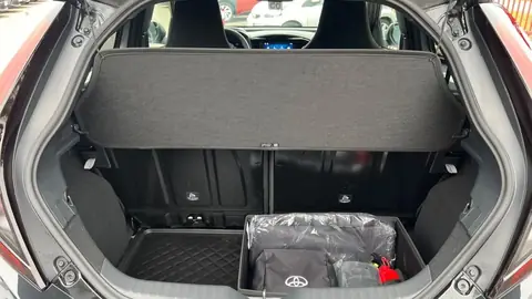 Bagagliaio Toyota Aygo X Icon Hybrid