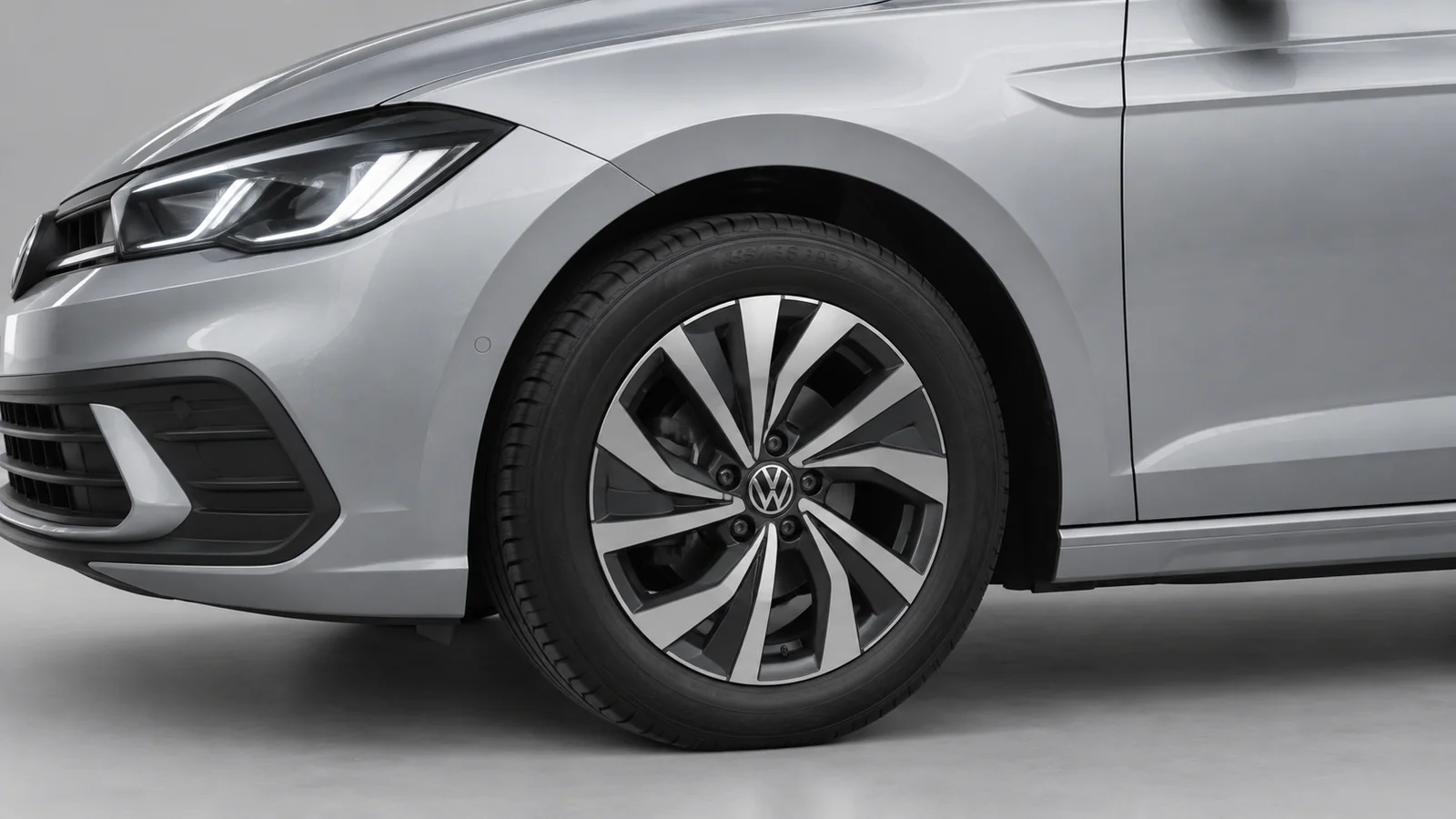 Volkswagen Polo Edition Plus TSI, Reflex Silver metallizzato: dettaglio dell'allestimento